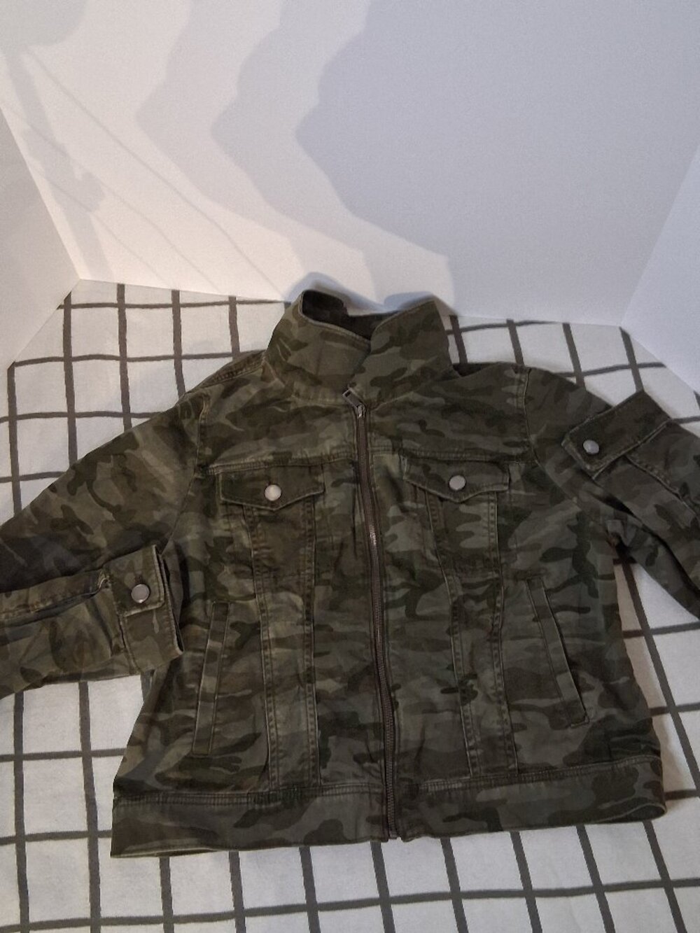 Medium LOFT Women’s Camo Cropped Jacket